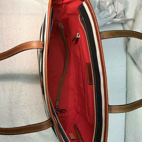Genuine Dooney & Bourke Purse - Picture 3 of 4